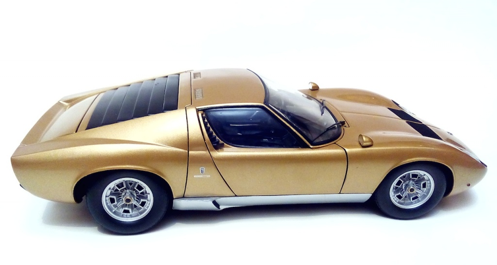 Lamborghini Miura 1/18ゴールド Kyosho 1/18 Kyosho Lamborghini Miura P400 (Orange & Gold) Diecast Car