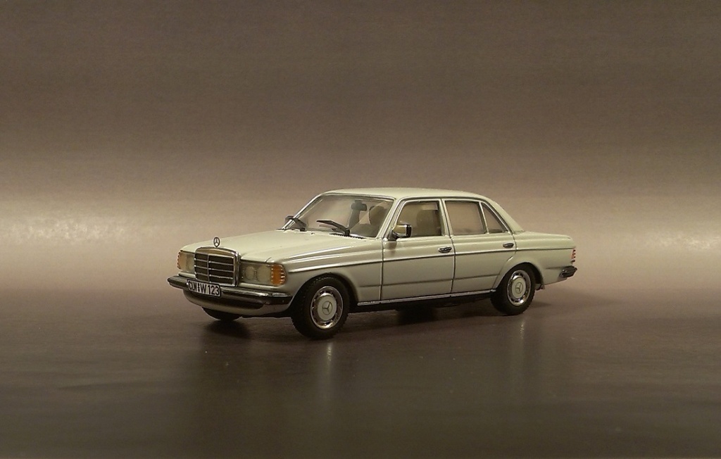 280E (W123)
Minichamps