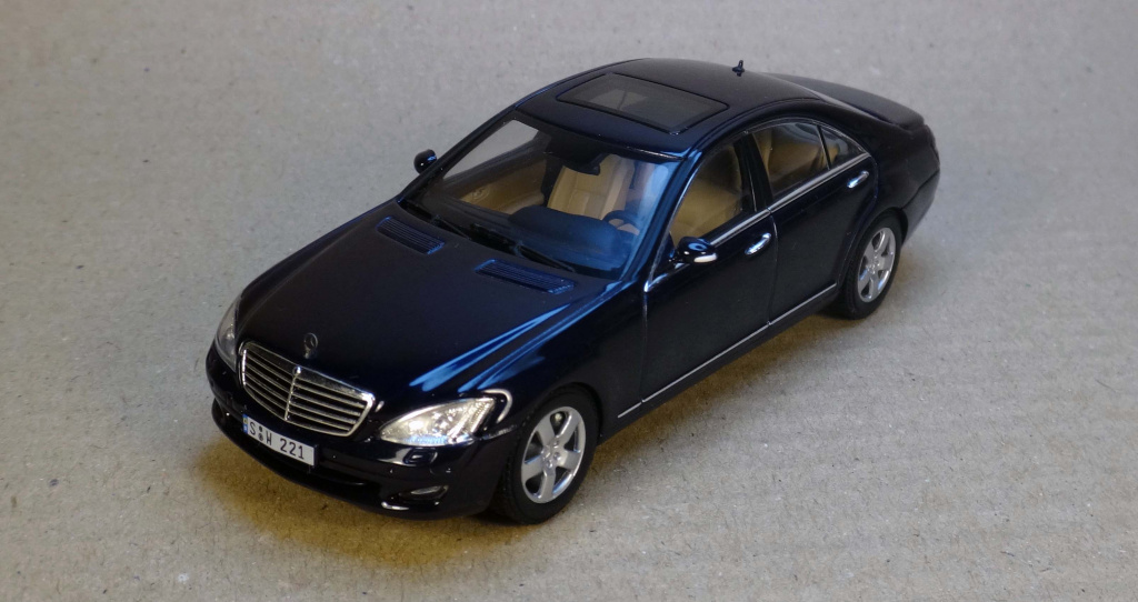 Mercedes Benz S class S600 W221  1\43 (Autoart)