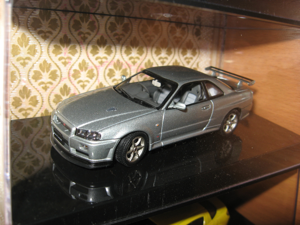 AUTOart   GTR V-SPEC II (R34)